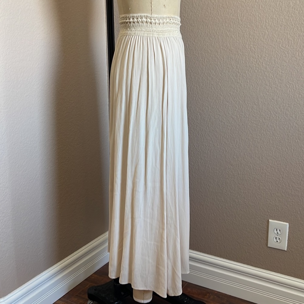 Full length lined light weights skirt. - Picture 3 of 5